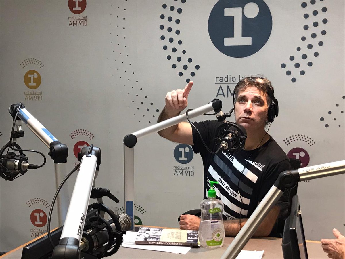 leogentiliok's tweet photo. A la medianoche, tras Mundo Ascenso, los espero en El Alargue de Fin de Semana de Radio La Red... https://t.co/nTS74eZw5M