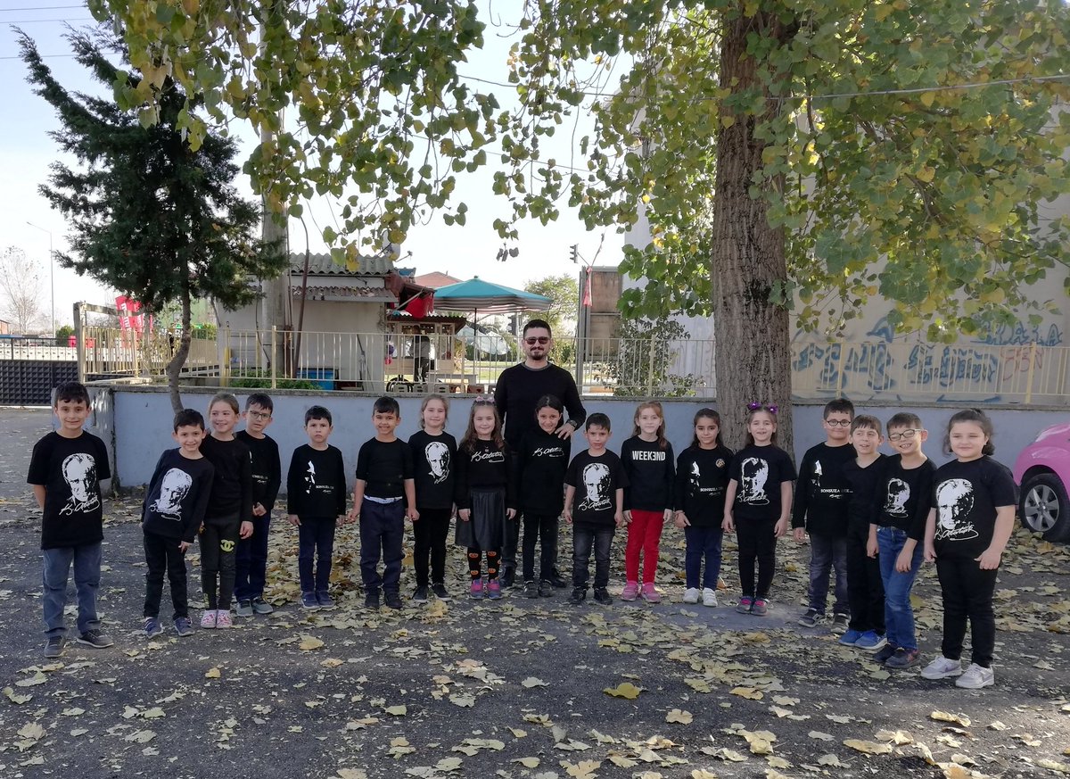 gokay0752's tweet photo. Çocuklar olmadan renksiz, tadsız, hasta Dünyamızı,çocuklarımızla tekrar renklendireceğimiz,mutlu günleri sabırsızlıkla,  bekliyorum.#okulumuözledim 
ŞEHİT SAMET KELEŞ HELVACALI İLKOKULU ÇARŞAMBA/SAMSUN
@ziyaselcuk
@CoskunESEN57 @carsambamem @ademaydemirhot1 @MustafaOzdmr55 https://t.co/LS47A1bWCj