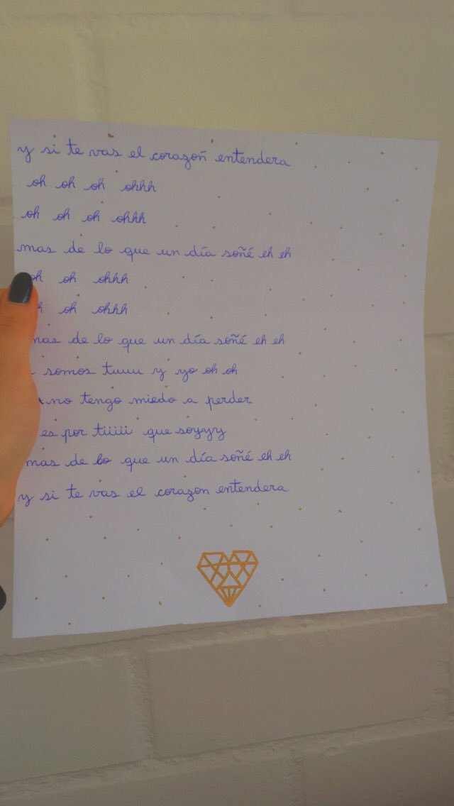 CATA_POLINESIA_'s tweet photo. Sentí tanta emoción al oír #UnDíaSoñé que la quise escribir, realmente no sabes las emociones que me provocó la canción @PPTeamLesslie esta tan hermosa, tu voz, es como si un ángel estuviera cantando, te amo muchísimo 🥺🤧💖✨ #LessDay #LessSong @PlaticaPolinesi @PPTeamLesslie https://t.co/5wjDb7bfi0
