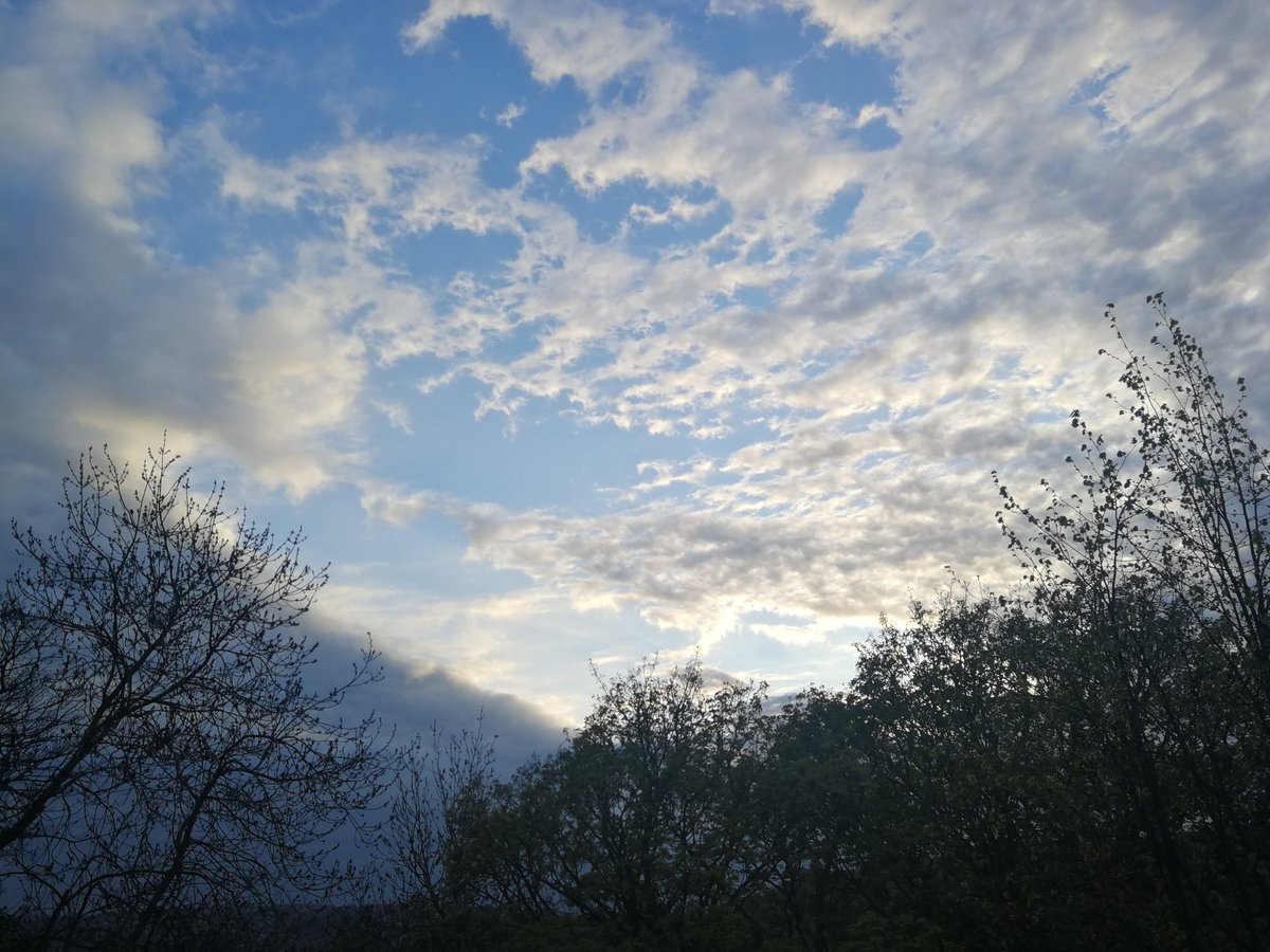 tsarzipan's tweet photo. And at the dying embers of the day, the skies finally cleared... 🌥️☀️ Thank you everyone who tuned in for my set streamed on @peddlerMKT 📻🎧📺 I'll post the full video on YouTube next week 🎥📼 Have a lovely rest of weekend x #music #live #streaming #sheffield #saturdaypop https://t.co/uLTCd6LSo2