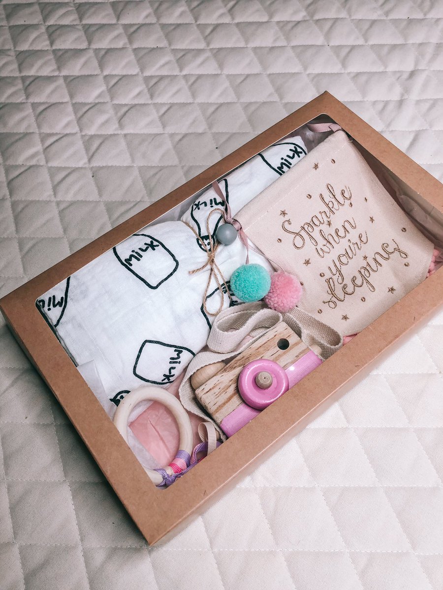 Charl_Southwick's tweet photo. How beautiful are these baby gift boxes from Panda &amp; Pip.

https://t.co/TvlfIwXsgM or https://t.co/UCCrMCcngx

Ft a popular teether, Arthur the Avocado!

#arthuravocado #teether #babygifts #newbabygifts #prrequest #journorequest #babyshowergifts #noths #babygifts #babyideas https://t.co/Yv84UB7FI6