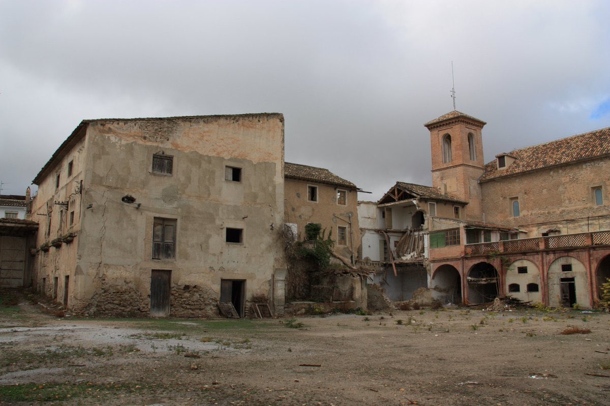 BazaHistorica's tweet photo. Seguimos en el #IDMS2020 y #Baza sea posiblemente de las pocas ciudades andaluzas que, con rico e importante patrimonio, éste languidece sin uso ni presencia.
Alcazaba, Enríquez y SanJerónimo, todos propiedad municipal, merecen mejor suerte.
#SharedHeritage
#PatrimonioCompartido https://t.co/ZbcIk4byCL