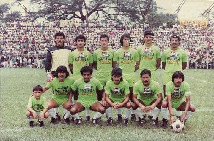 ovandooscar's tweet image. #Enelbaul

Es el turno de recordar esta fotografía del Deportivo Escuintla 

¿A quienes reconoces?