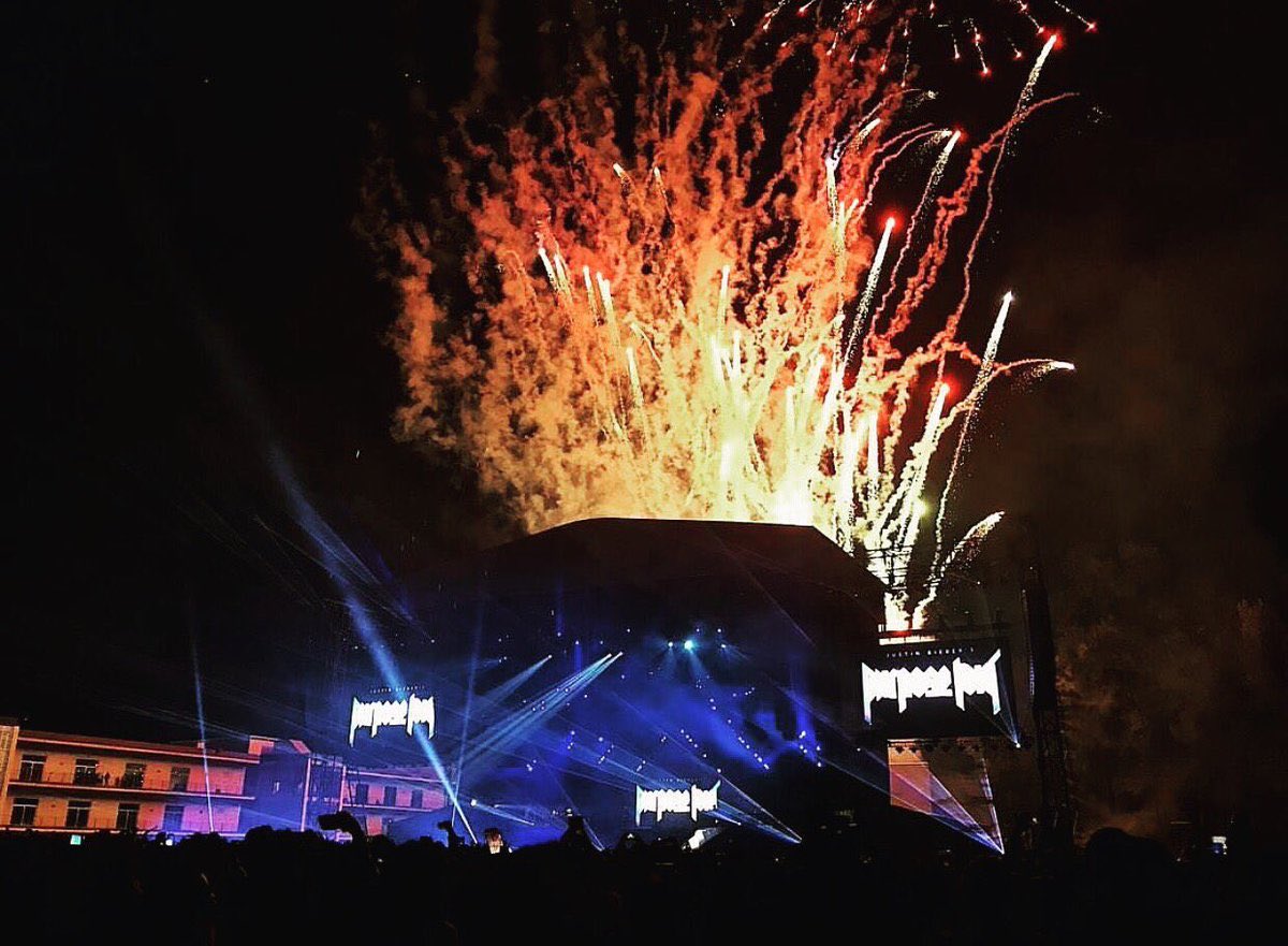 ArchivesJB's tweet photo. Who's ready to experience this again? #BieberVirtualConcert https://t.co/P1jYmdxorc