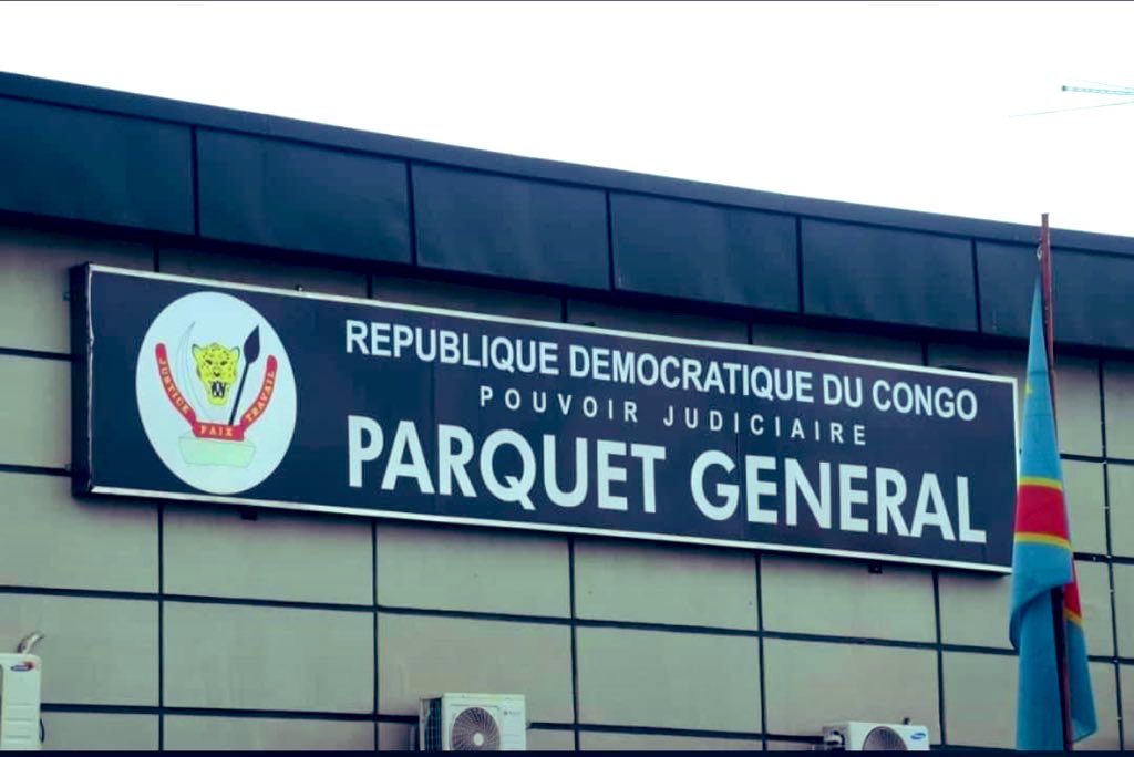 PatientFidel's tweet image. Cette façade est depuis plus célèbre que n’importe quel autre bâtiment du pays.
Qui sera le prochain ? #JusticeRDC