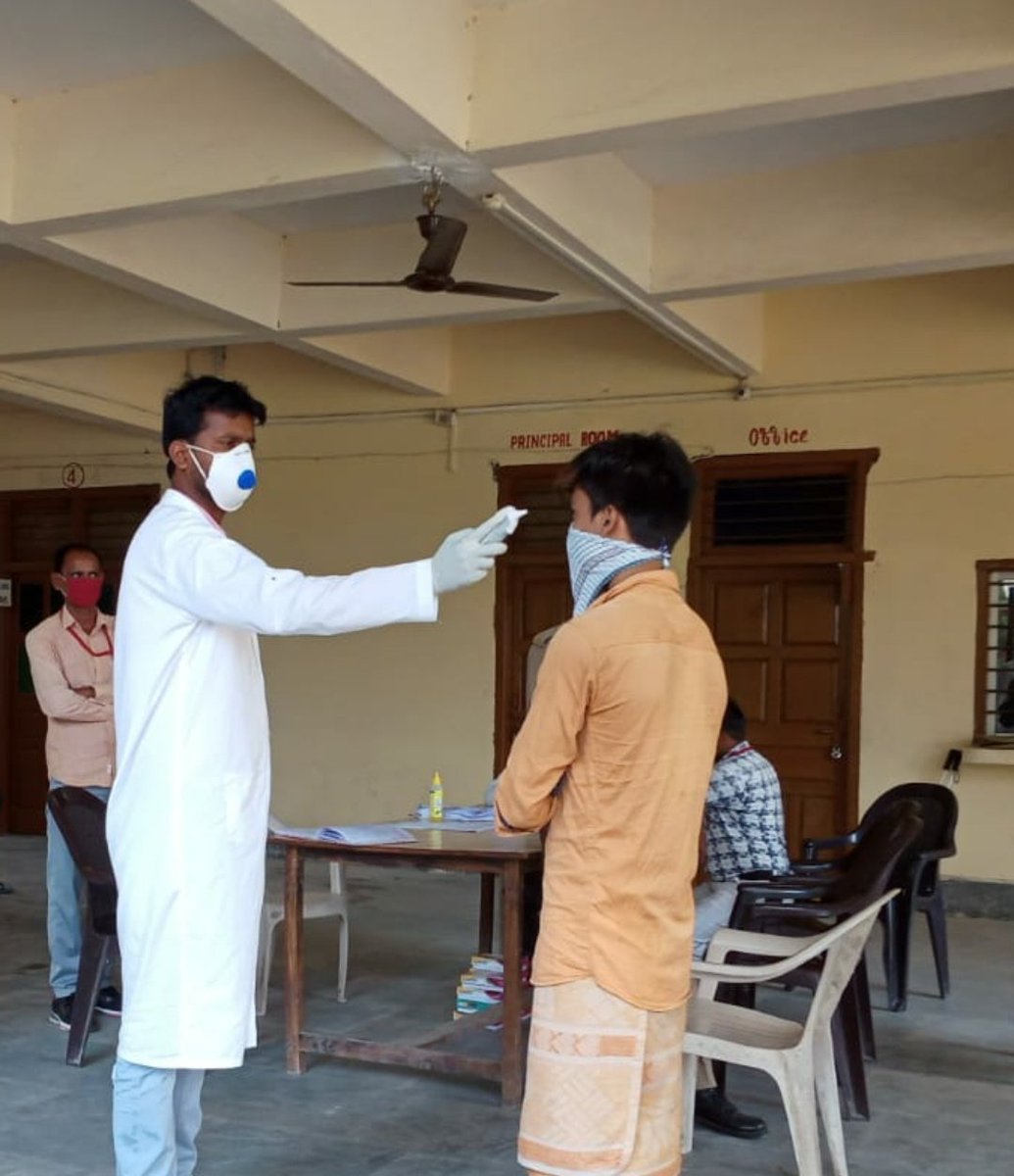 Cdosid1's tweet photo. District Siddharthnagar is extremely grateful to PFC for providing 50 lakhs in our fight against CoVid-19 under CSR which is being used for buying PPE kits,gloves,N95 masks,thermal scanners,sodium hypochlorite for doctors and front line workers. 
@pfclindia @dmsid1 @NITIAayog https://t.co/nOjZDxdevy