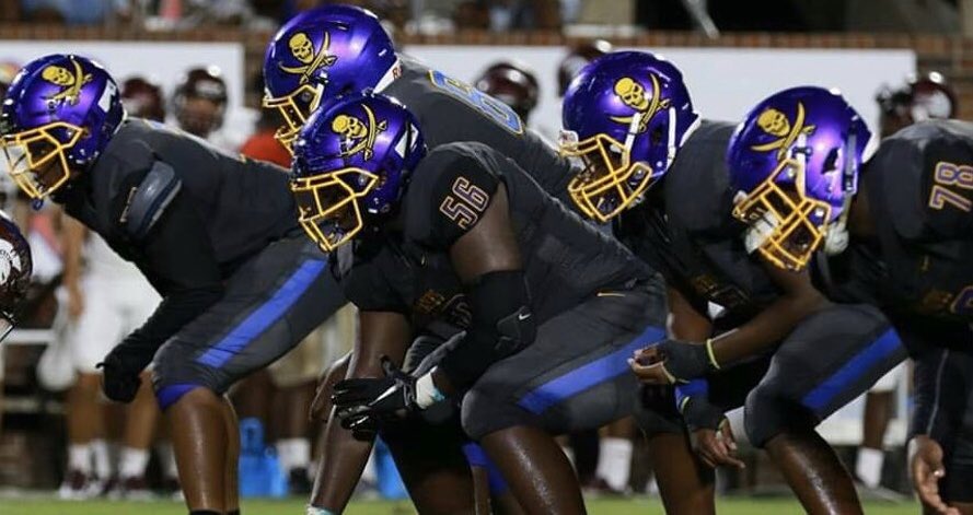CoachGGrady's tweet photo. National Linemen Appreciation Day! Shout-out to these guys for battling in the trenches! 🟨🟦☠️⚓️🏴‍☠️ #OL #GUS #AllAboutTheFamily2020 https://t.co/C2Xj4kunS7