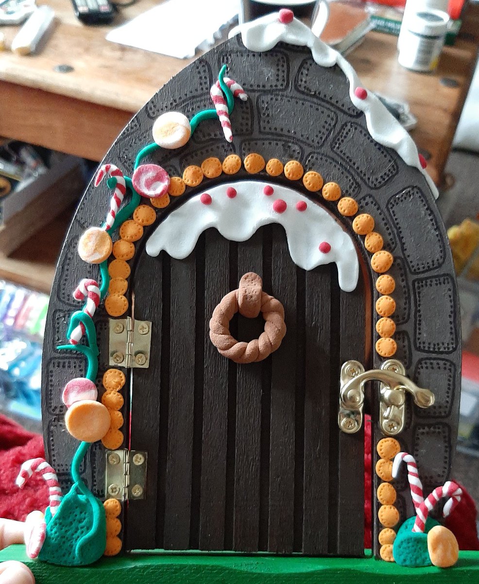 Carolafillyjonk's tweet photo. Today's job....a Hansel and Gretel themed mini door......
#traditionaltales #fairytales #brothersgrimm #hanselandgretel #witchescottage #gingerbreadhouse #miniatures #outintheforest https://t.co/kOMraecrjR
