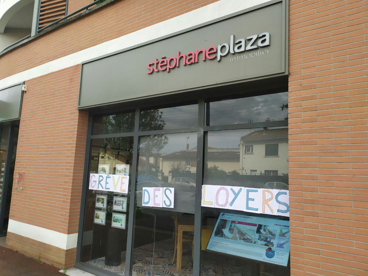 2020Greve's tweet photo. À Toulouse Stéphane Plaza (et d'autres) commencent à flipper et supportent la grève des loyers askip ☺️🤣😅
#décoretonagence
Trouvé sur fb :
https://t.co/MQaHnAOCzS https://t.co/IJXKzDXrIj