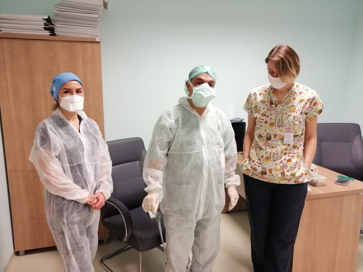 drmihmanli's tweet photo. Ve nöbetten bir an. Herşey kontrol altında. Hastalarımız iyi durumda. Şifa diliyorum. Yeni hasta sayımızda azalma görülüyor. Teşekkürler doktor hemşire ve müstahdem arkadaşlarım. 18.04.2020 saat 21.59
Prof. Dr. Mehmet Mihmanlı https://t.co/GWD40FLMmW
