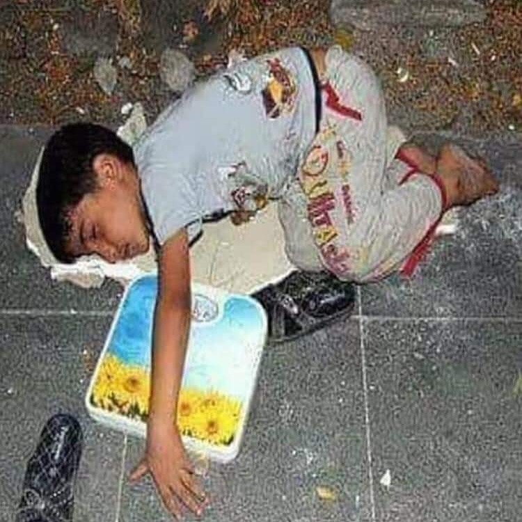 Uykun mu ağır ,öykün mü çocuk , tart bakalım seni bu hale sokanları vicdanı kaç kilo ?😢😢😢
