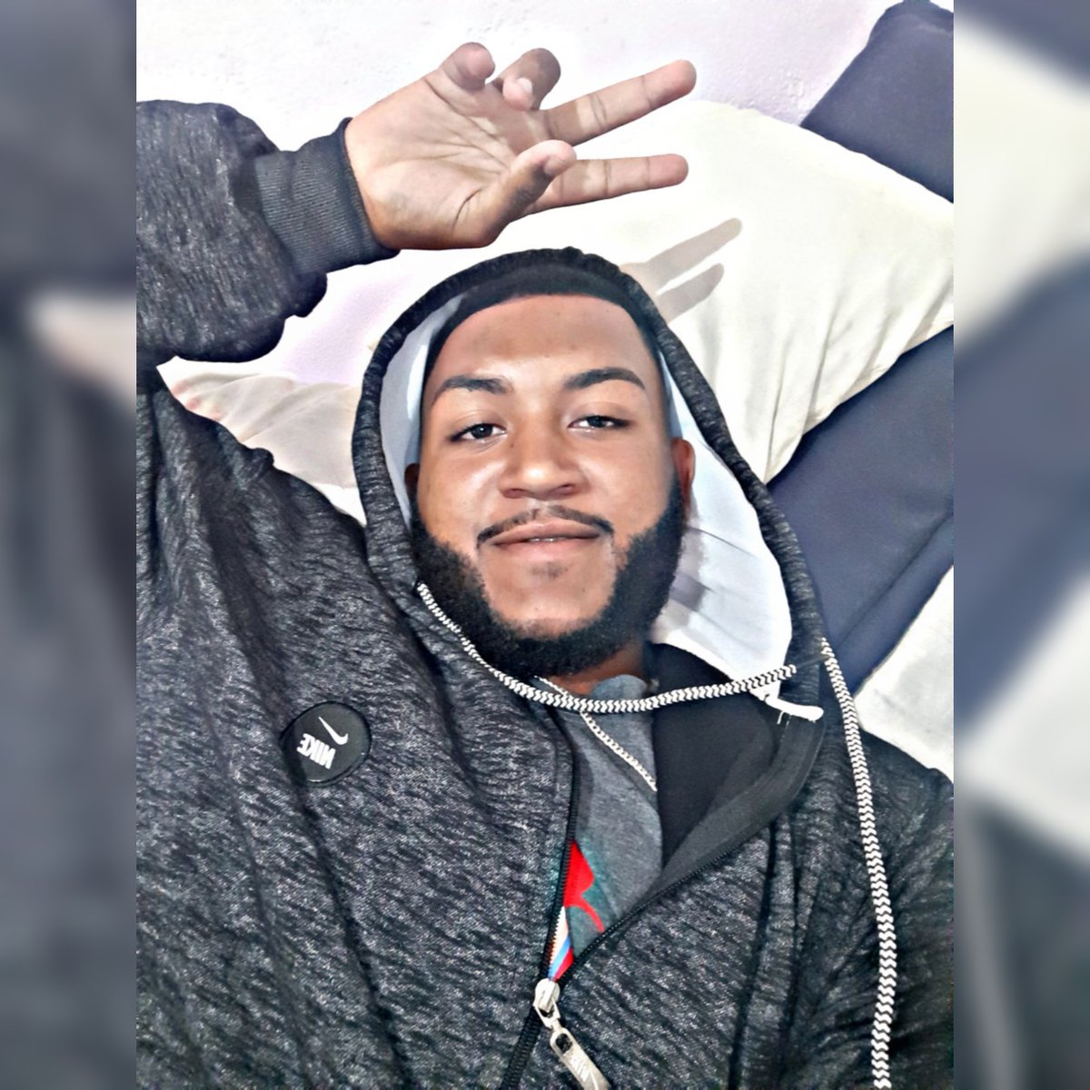 ALDAIR81670123's tweet photo. Viver é isto. Ficar se equilibrando o tempo todo entre as escolhas e as consequências...
#BOA TARDE ✌😜 https://t.co/H6oN8AyhZC