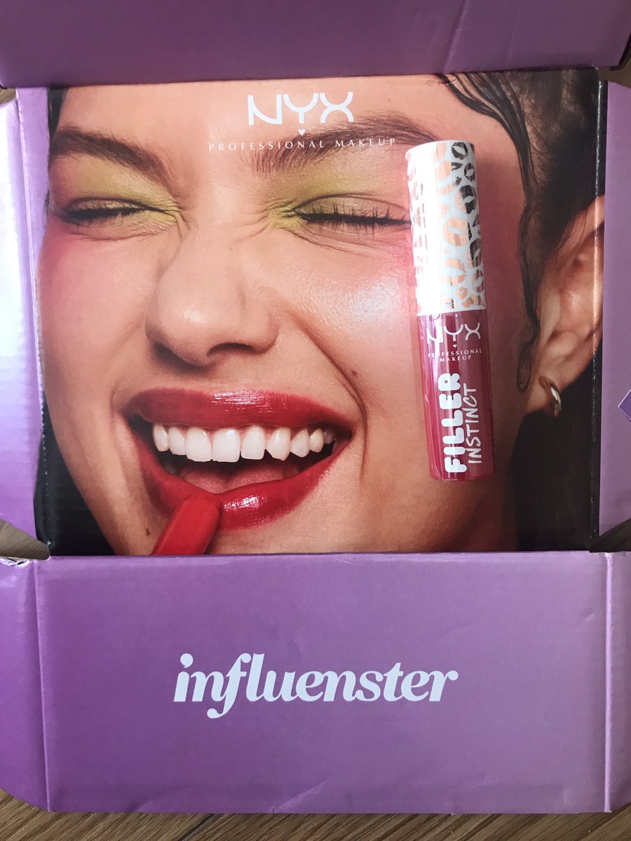 salomekvir's tweet photo. @Influenster @nyxcosmetic Its mine voxbox ♥️🌸 https://t.co/5gadhBWOKZ