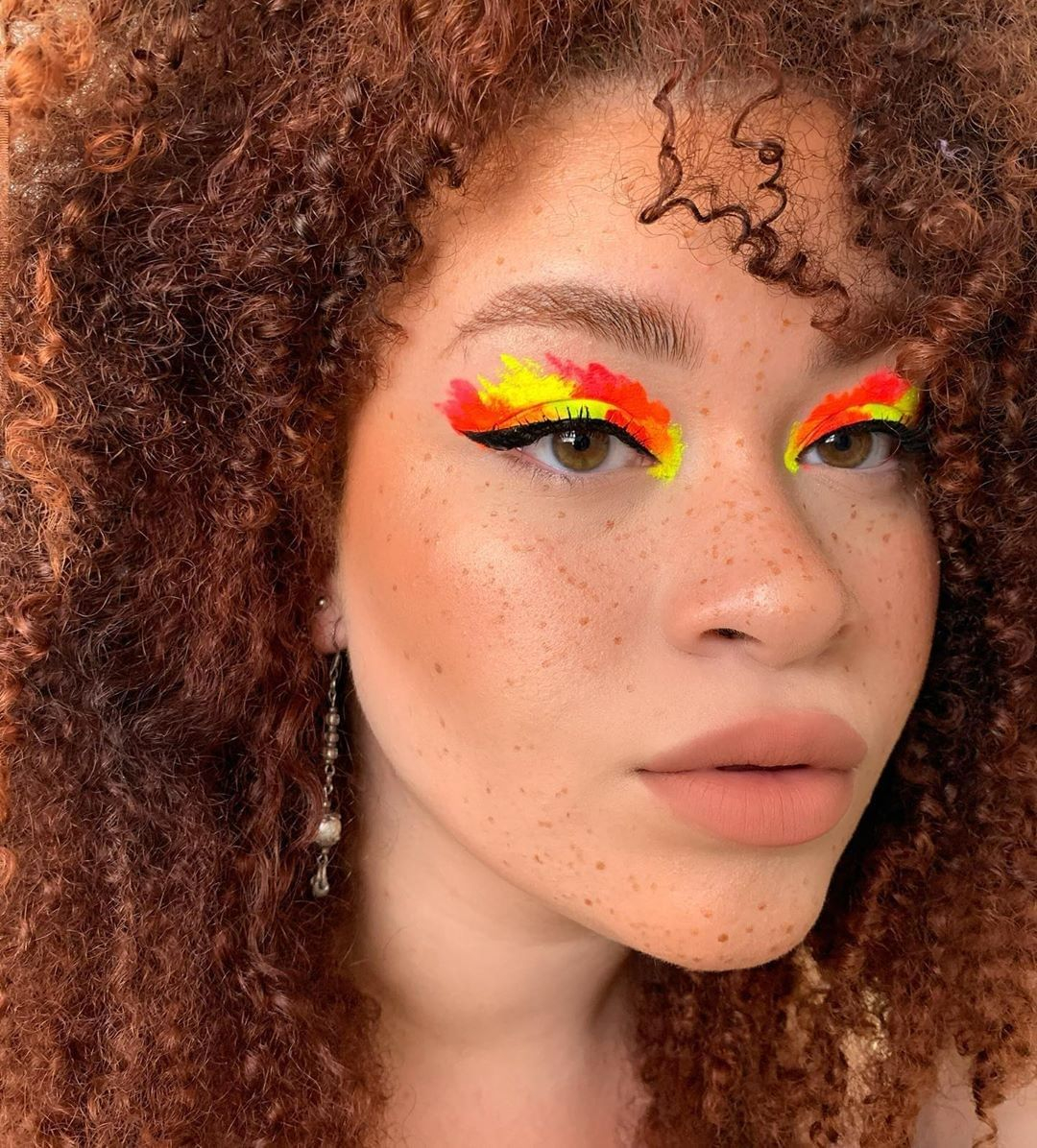 makeuphile's tweet photo. Beyond #obsessed with @nataliadorbat's fiery #MOTD π₯
β β β β β β β β β β β β β β β β β β β β β β β
---------------------------------------------
#makeuphile #mua #makeup #makeupartist #muasfeaturing #makeuptutorial #makeuplover #makeupoftheday #makeuplook #makeupforever https://t.co/4MLTHwe2uz