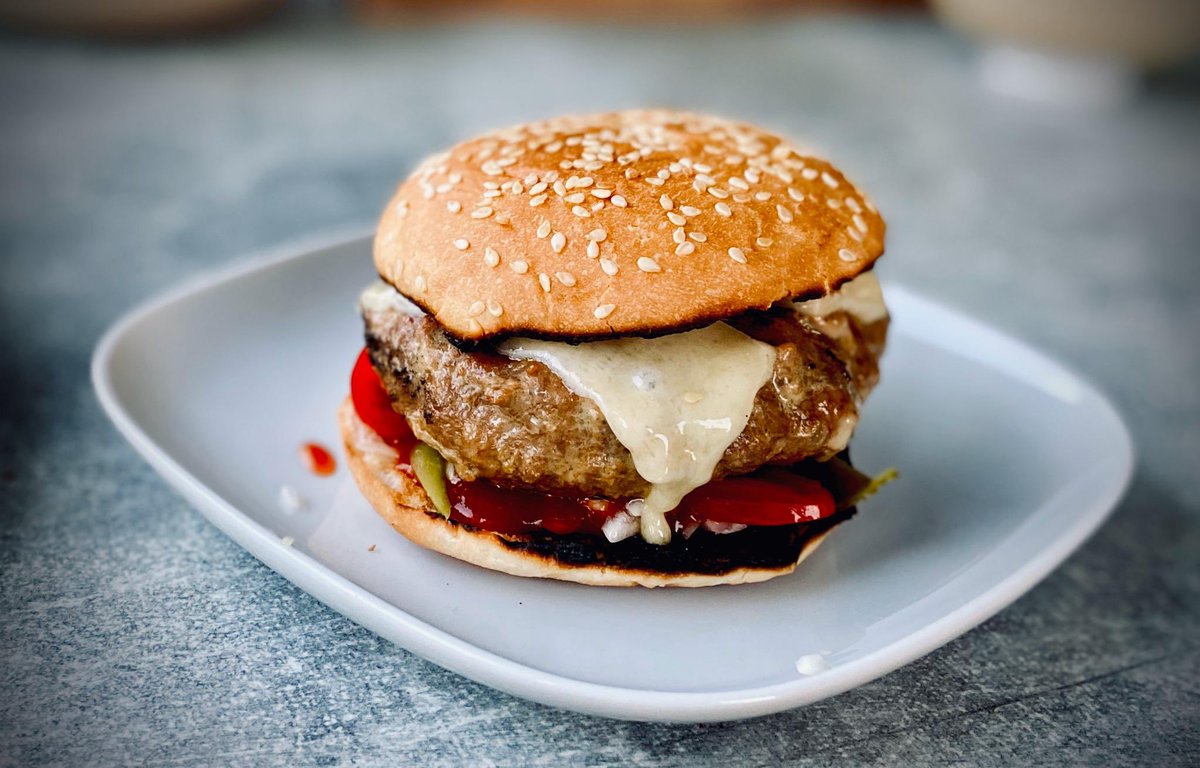 EricMueller's tweet photo. Tonight we enjoyed husbandโs homemade burgers. #hashbrownblessed https://t.co/W1oSPEj2xQ