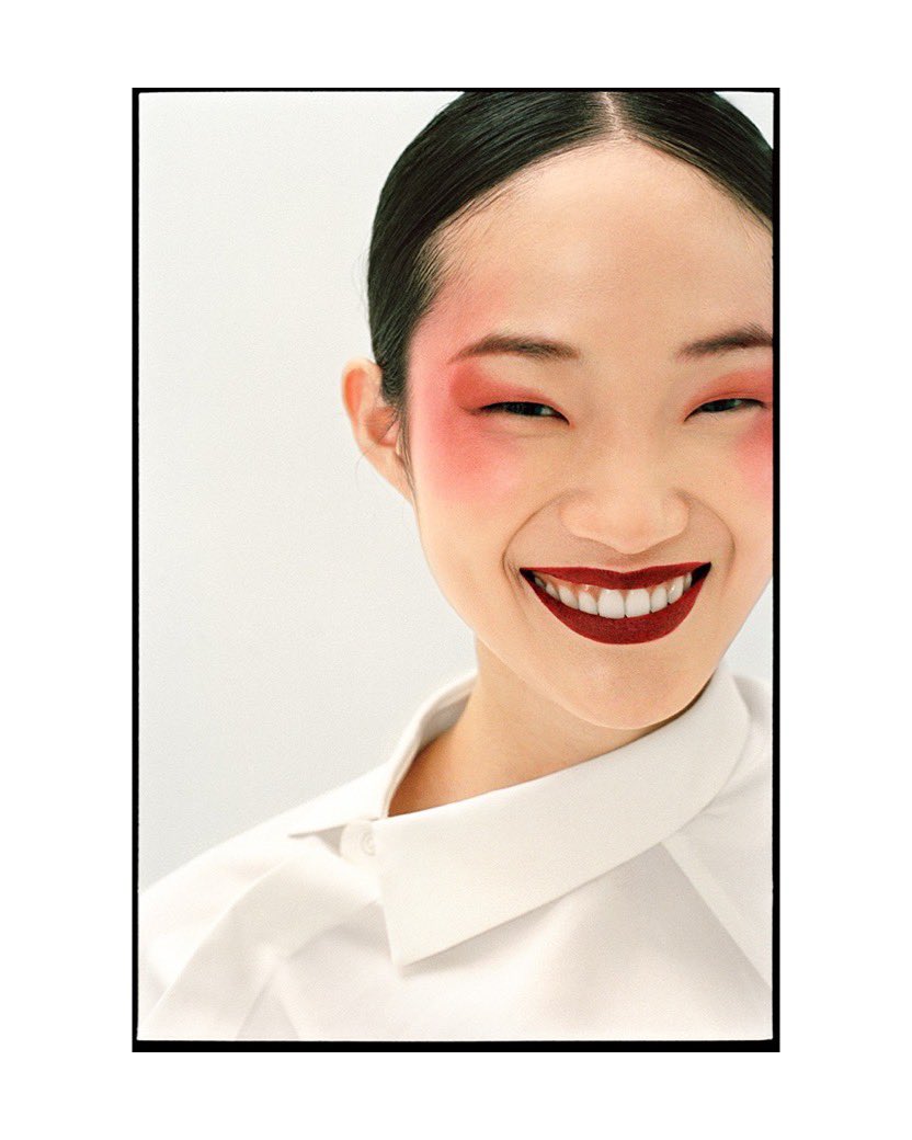 Keep smiling. HyunJi Shin. Allure, October 2018.
✰
photo: Peter Ash Lee
stylist: Ye Young Kim
makeup: Maki Ryoke
hair: Tomi Kono
nails: Elina Ogawa
✰
#weareallbeautiful #allure #makeuplove #makiryoke #intothegloss #stayhome