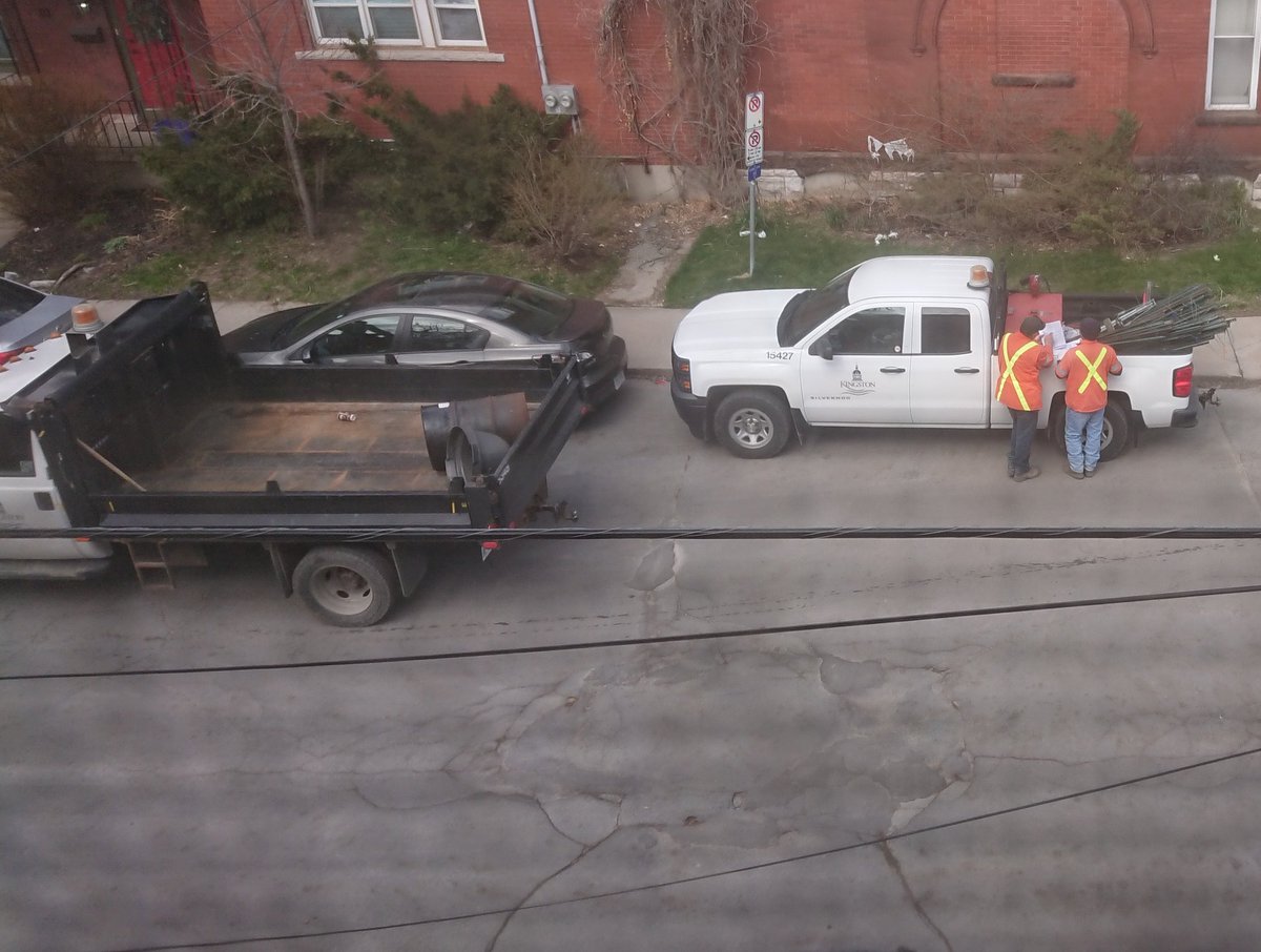 SuzanneLewisLad's tweet photo. That's not physical distance. @MayorPaterson or @cityofkingston https://t.co/GGTyMaHVAM