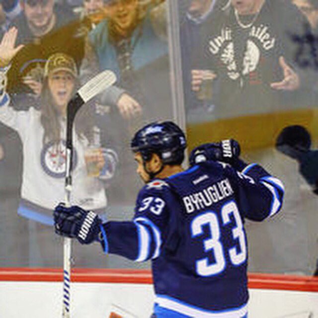 LeannePearson's tweet photo. Bye Big Buff! Miss you already 😥 #WinnipegJets #Byfuglien https://t.co/bUZR7bLnoT