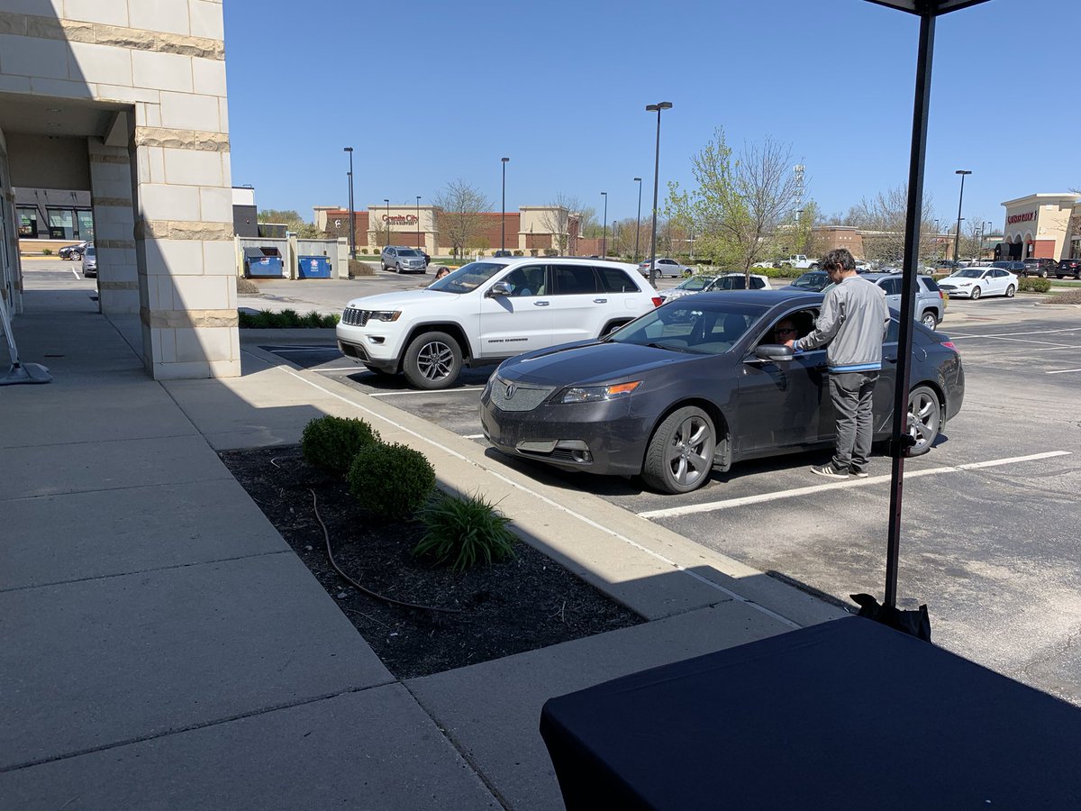 TeamOlathe's tweet photo. Can’t stop, won’t stop! #BeThere #Curbside #weKAN https://t.co/K3YjwJqoJN