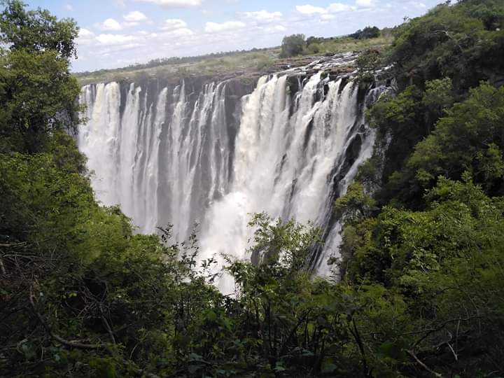 inspiredbybryan's tweet photo. I’ll look back on this and smile because it was life and I decided to live it”
#victoriafalls #dreamtrip #wvfam #morelife #ysbh #zim #livingstone 🇿🇼 https://t.co/5NR7CelPpE