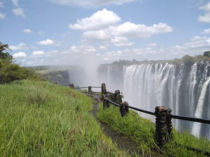 inspiredbybryan's tweet photo. I’ll look back on this and smile because it was life and I decided to live it”
#victoriafalls #dreamtrip #wvfam #morelife #ysbh #zim #livingstone 🇿🇼 https://t.co/5NR7CelPpE