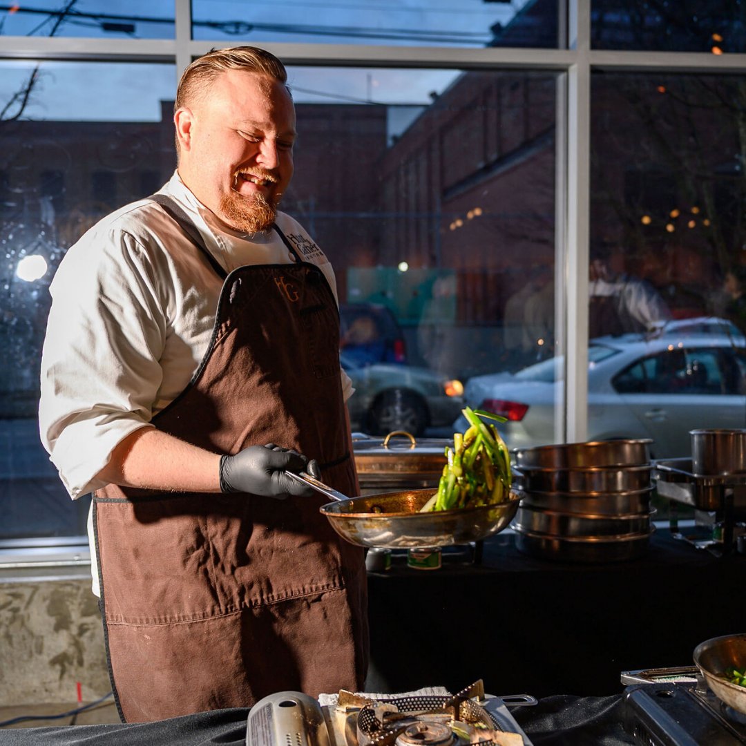 TreadwayEvents's tweet image. We're not drooling, you are! Here's our new friends, Hunt &amp;amp; Gather Catering cooking up delicious bites at one of our past events.
.
.
.
#specialevents #treadwayevents #eventprofs #eventplanning #eventindustry #corporateevents #portlandevents