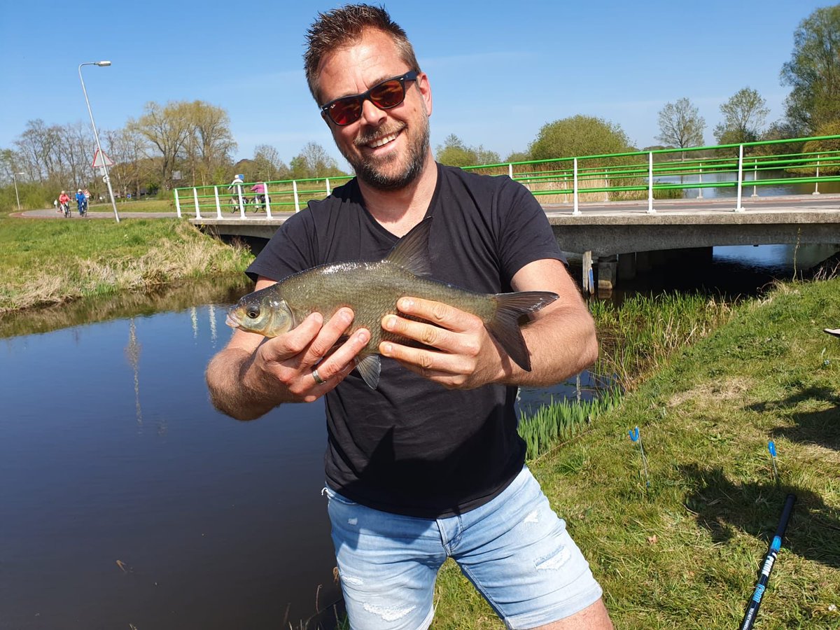 ArjanKoster1's tweet photo. Weer een heerlijke ☀️nige middag aan de #woldA met Hidde #brasem 🎣 https://t.co/yhNQxtz56v