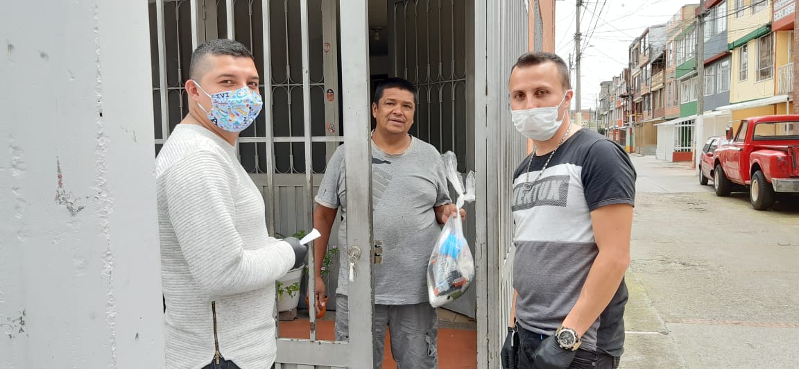 IglesiaMCI's tweet photo. Hoy es una nueva jornada donde bendecimos a las familias  con mercados. Con la entrega de hoy ya vamos más de 6.000 ayudas a nivel nacional, y queremos seguir llegando a más hogares que lo necesitan en esta cuarentena. #GraciasMCI 

#HazTuParte en https://t.co/Rwrqgm6Z6Z https://t.co/deoXRMp3vQ