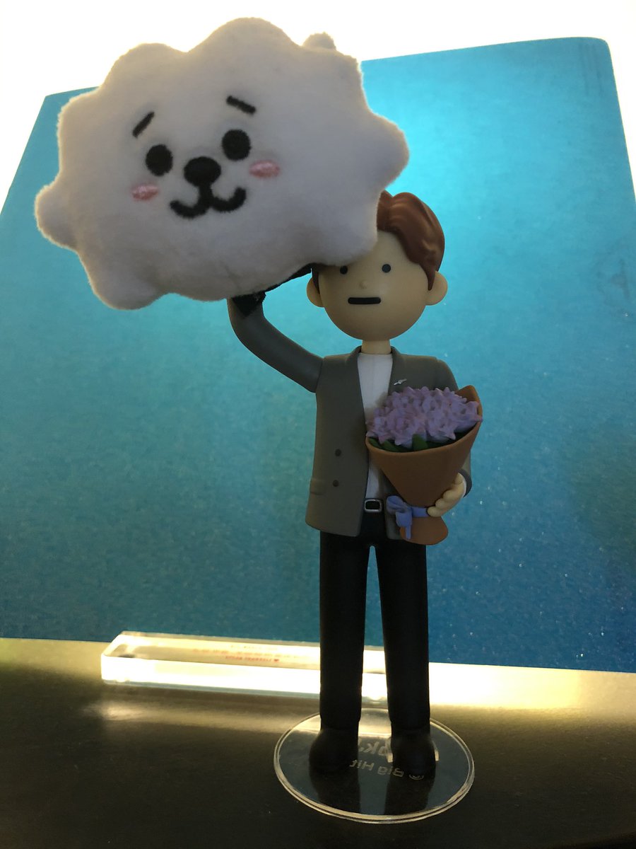 TinySeokjining's tweet photo. Tiny Seokjin has his RJ with him ready for the day! https://t.co/W85fjxGcHN