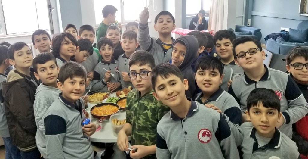 vildantasdelenn's tweet photo. Evde Yaşam atölyemizde çocuklarımızla kahvaltıda menemen aktivitesi..☺️💕🏘📚 #okulumuözledim https://t.co/hiobLoEulF