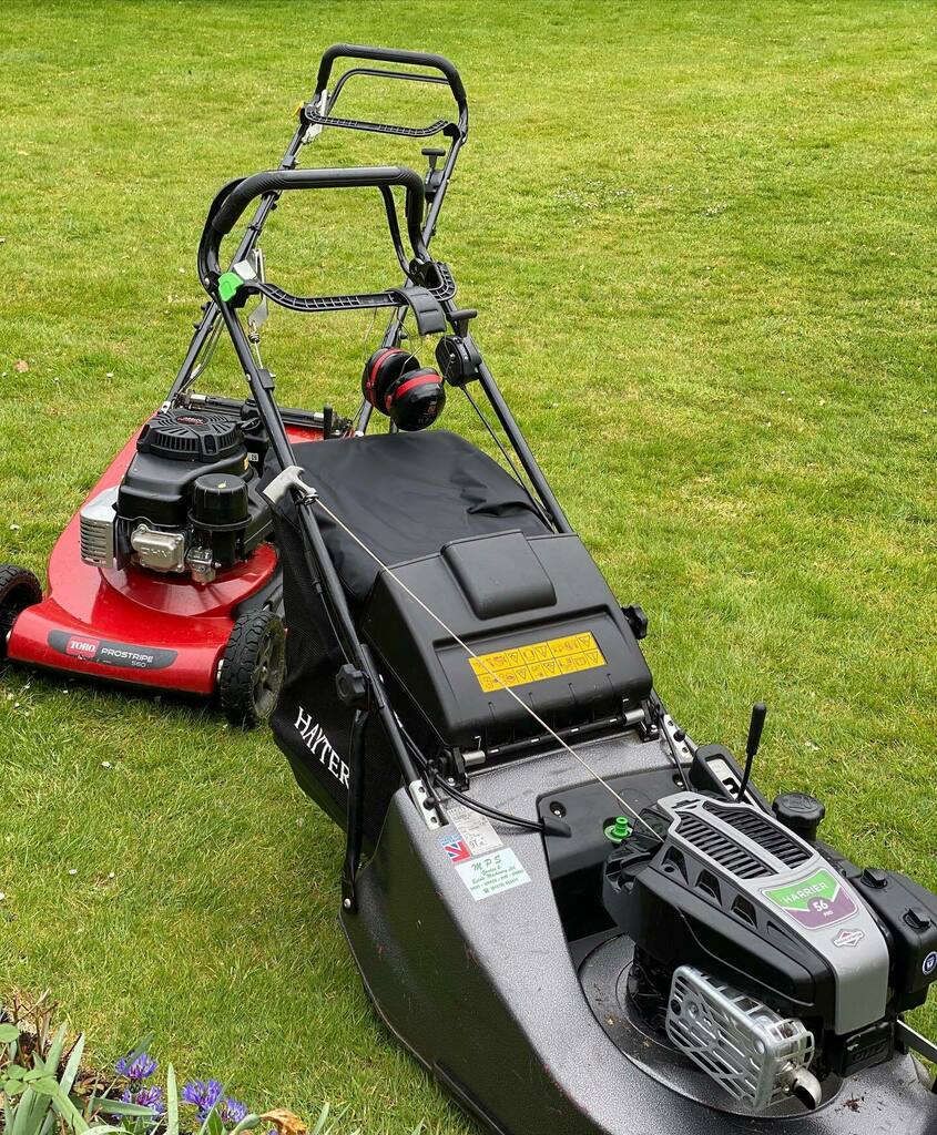 gregsmowing's tweet photo. Keep getting asked which mower to get. The Hayter 56 pro or the Toro Prostripe. Check out my YouTube channel to see my video on which to get. Link in the description 🔗✂️🎋🍃🌾🌱🌿 📱📷. #youtube #Hayter #Toro #hayterarmy #toroarmy #poweredbykawasaki #br… https://t.co/VobkCHbh58 https://t.co/7TwPu46AVE