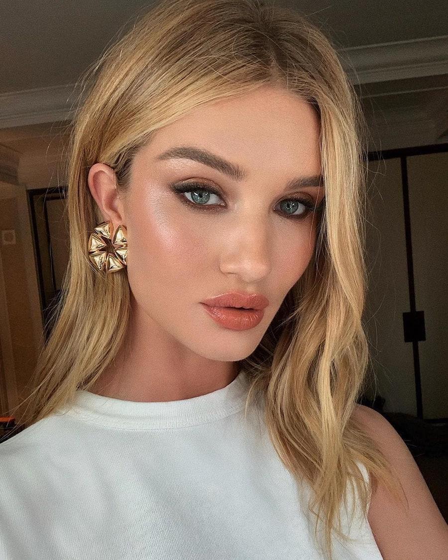 Happy Birthday to the stunning Rosie Huntington-Whiteley!
--> 

© Instagram 