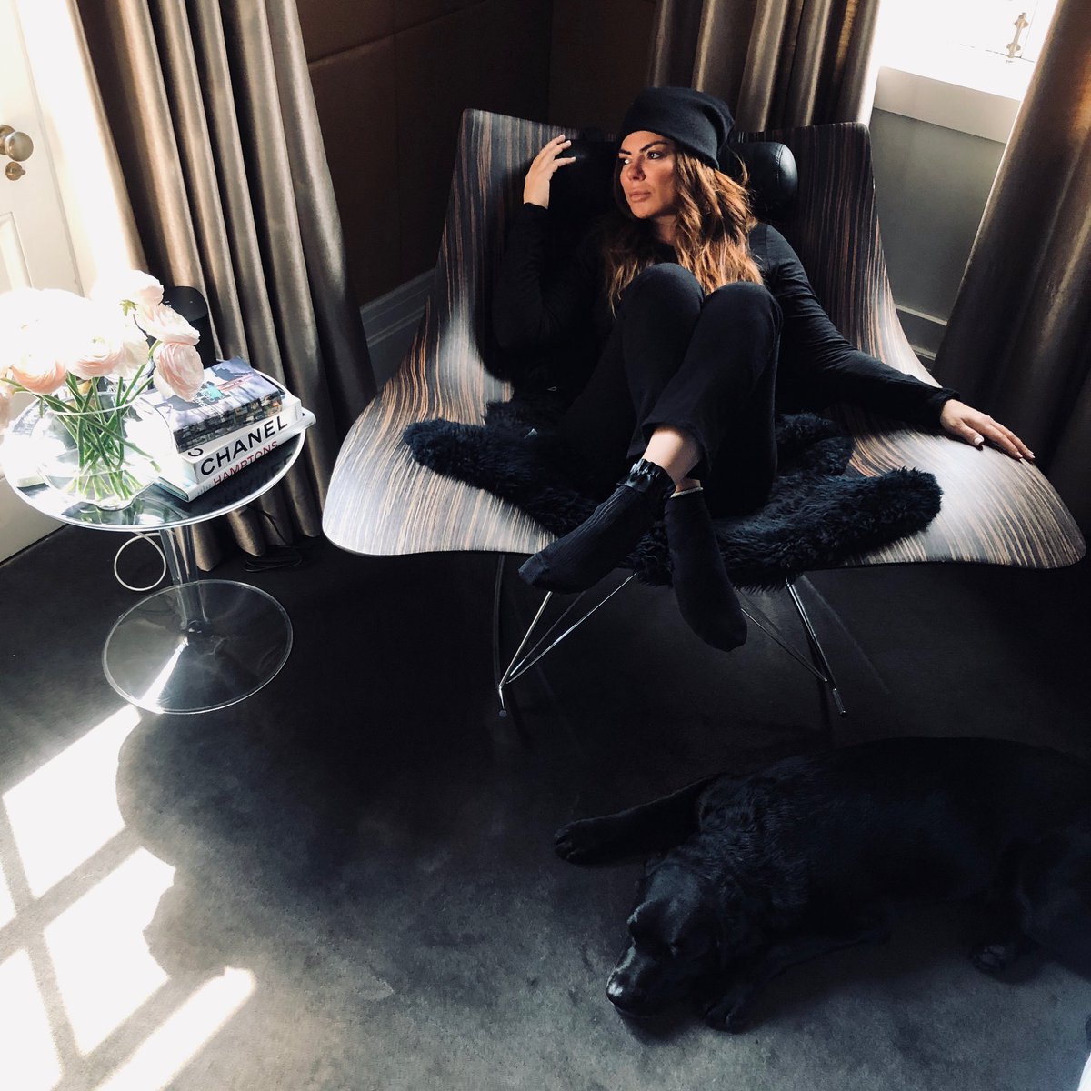 natashankpr's tweet photo. Some things are better in pairs... ππ§¦Thereβs something about the simple things in life that can truly bring us joy...I love my weekend down time (extra creds for being such a good model #KODDOG πΎ lol!! π€). Weβre living our best βat-homeβ lives with Elizabeth Reid luxury https://t.co/KP9BuavAKW
