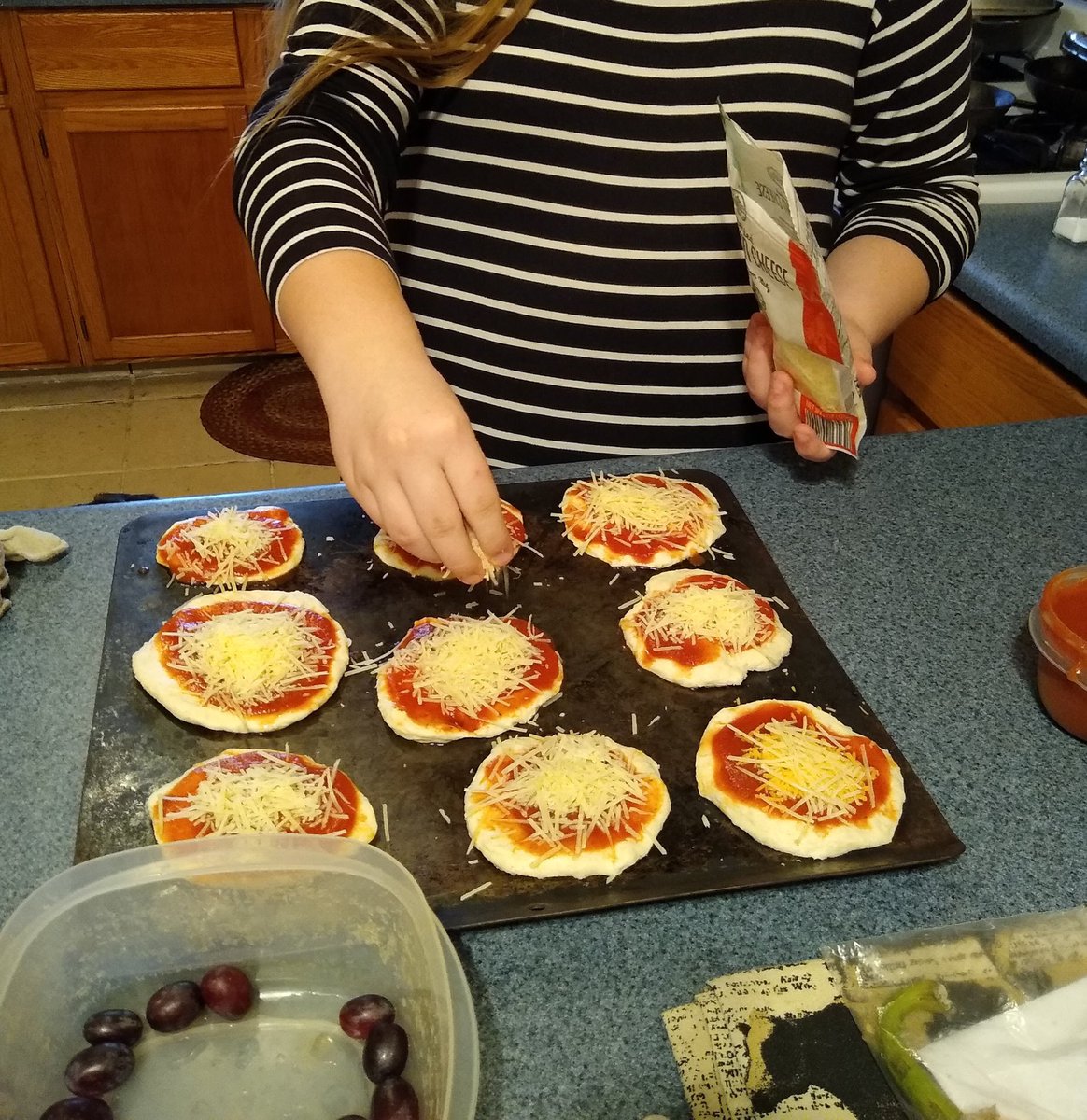 SavageFacs's tweet photo. FACS Lab Friday- Students having a great time in the kitchen making Biscuit Pizzas! Thanks again to the parents for letting your kids “play” with their food! #FACSlabFriday #abetterncms @MrAMcD @NCSupt https://t.co/DHlbdbXPCm