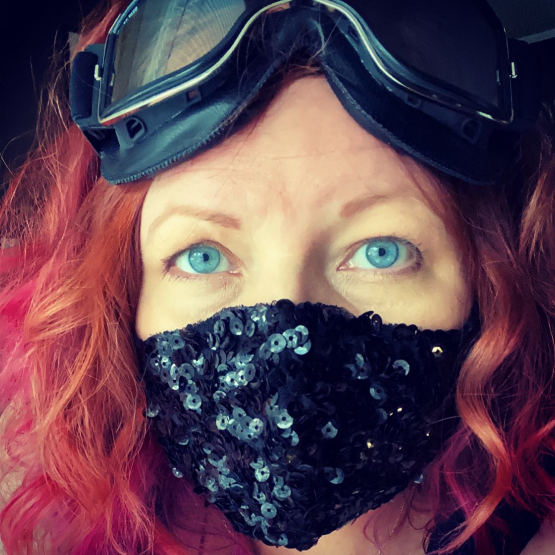 barelyliterate's tweet photo. I’m working on my #apocalypse look. Whaddaya think?
#saturday #covi̇d19 #motorcyclegoggles #sequins #facemask #black #thunderdome https://t.co/cApkl8gA8g