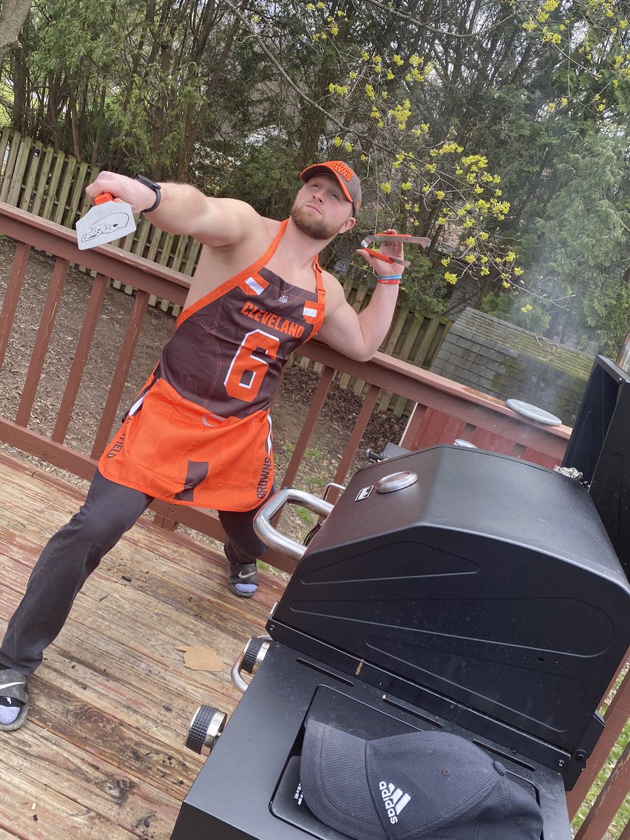 brandy_tussel's tweet photo. Woke up grilling dangerous @bakermayfield @MattBeech40 https://t.co/XWbnMvt2zV