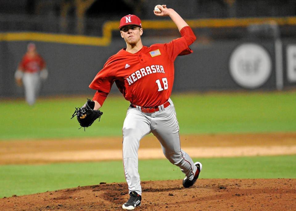 aaronbummer's tweet photo. @talltom30 @elNiedsYo21 @mpritchardNMSU @zhirsch57 @cody_smasche @c_christensen2 I’m with @elNiedsYo21 in my 12 year old mechanics we’re much better than when I was 20 #HuskerRootsChallenge https://t.co/j7qIYq8wSN