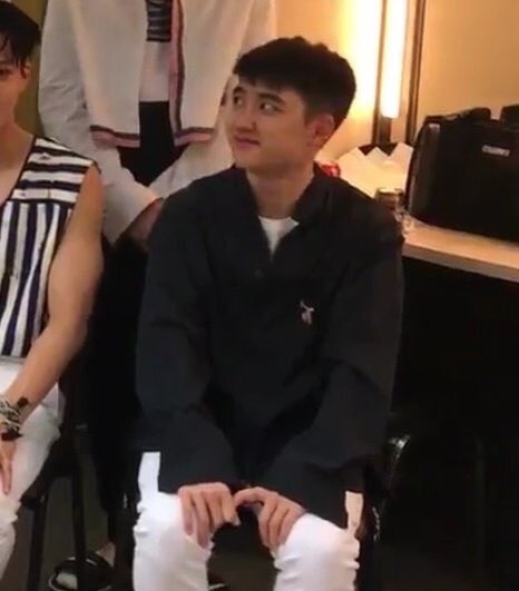 Kyungsoo being cute and tiny           -A Thread 