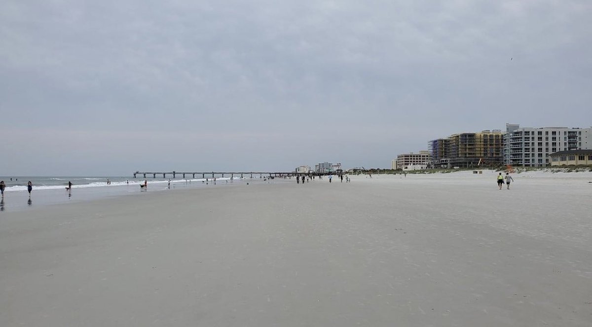 SherryAnders0n's tweet photo. @evankirstel These Jacksonville beach pictures are FAKE!! Not one person wearing a mask, not even the police officer. Here’s the real pics. #FactsMatter #floridabeaches #FearMongering #DemocratsLiedPeopleDied #DemocratsBlockPaychecks https://t.co/APZ6qp8SWP