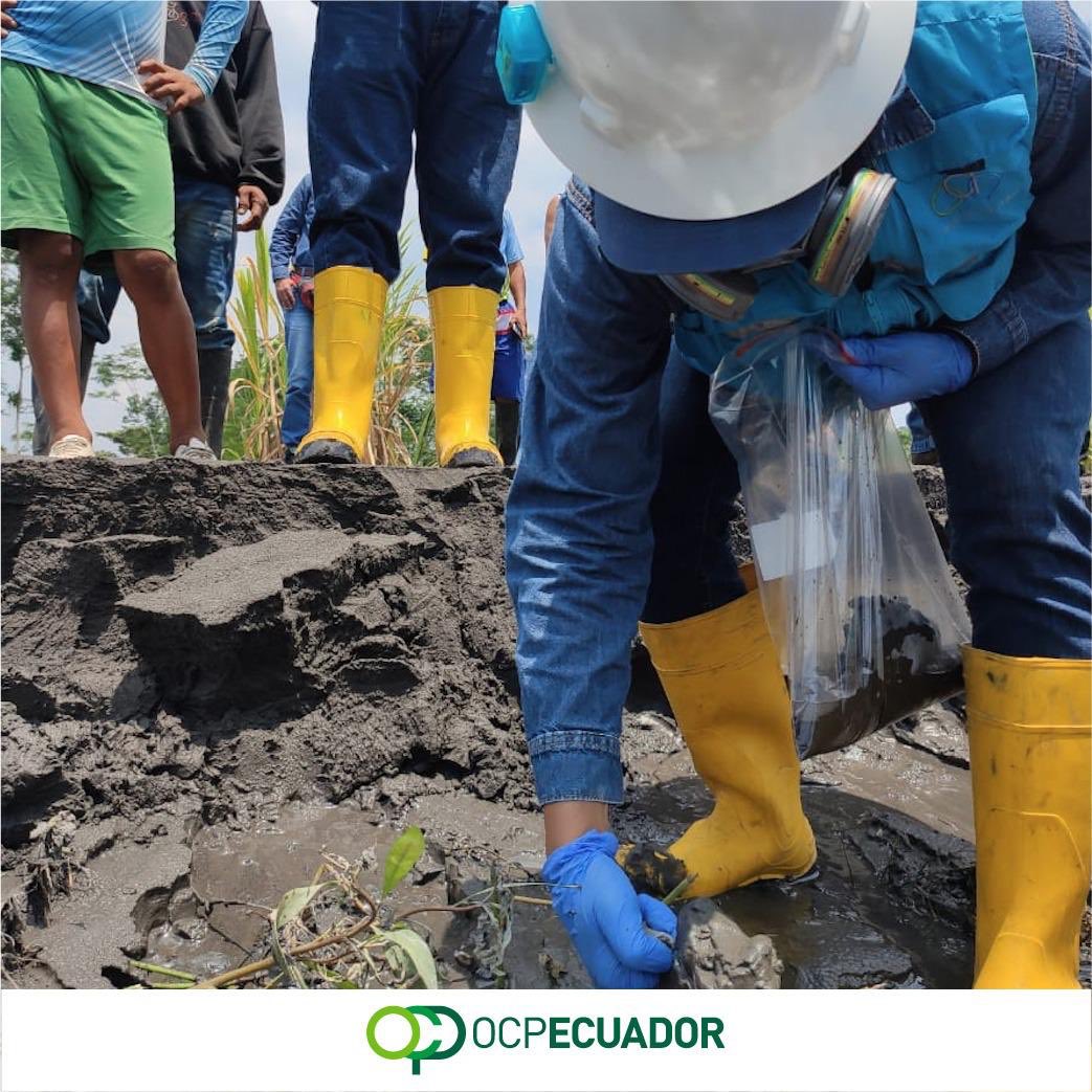 OCPEcuador's tweet photo. #Actualización | Tomamos muestras de suelo y agua en conjunto con @ambienteec para proceso de remediación de las zonas afectadas por el incidente de días pasados. #OCPSeHaceCargo https://t.co/arz2eEuKLf
