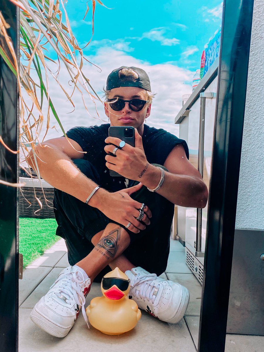 natekgarner's tweet photo. went outside today https://t.co/Foo6yM871N