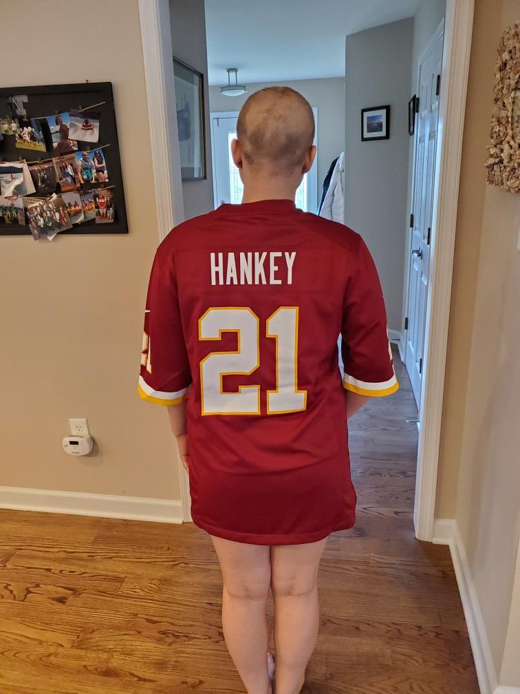 _PorkRine's tweet photo. Remember Danielle,
Diagnosed with Ewings Sarcoma. Danielle has endured:
✅14 rounds of Chemo
✅21 Radiation treatments
✅Multiple Invasive Surgeries
@TheHogfarmers recently sent her custom
2️⃣1️⃣ jersey to show our support as she is a huge @Redskins Fan. #DanielleStrong https://t.co/eiusuXWstf