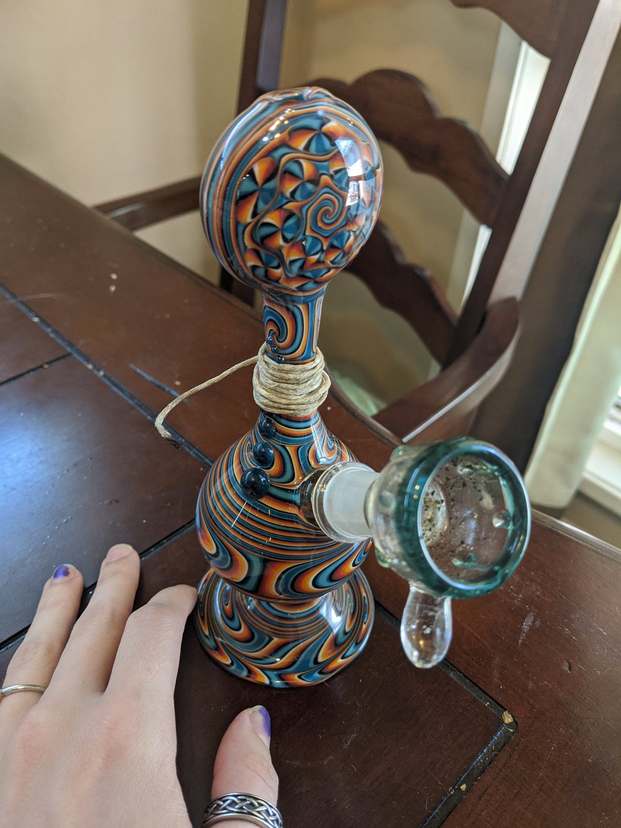 BlazingROOts's tweet photo. Pretty little piece I got today!! 💜 Now to name it 🤔 #420allmonth #beautiful #artwork https://t.co/5u9rwSOA6e