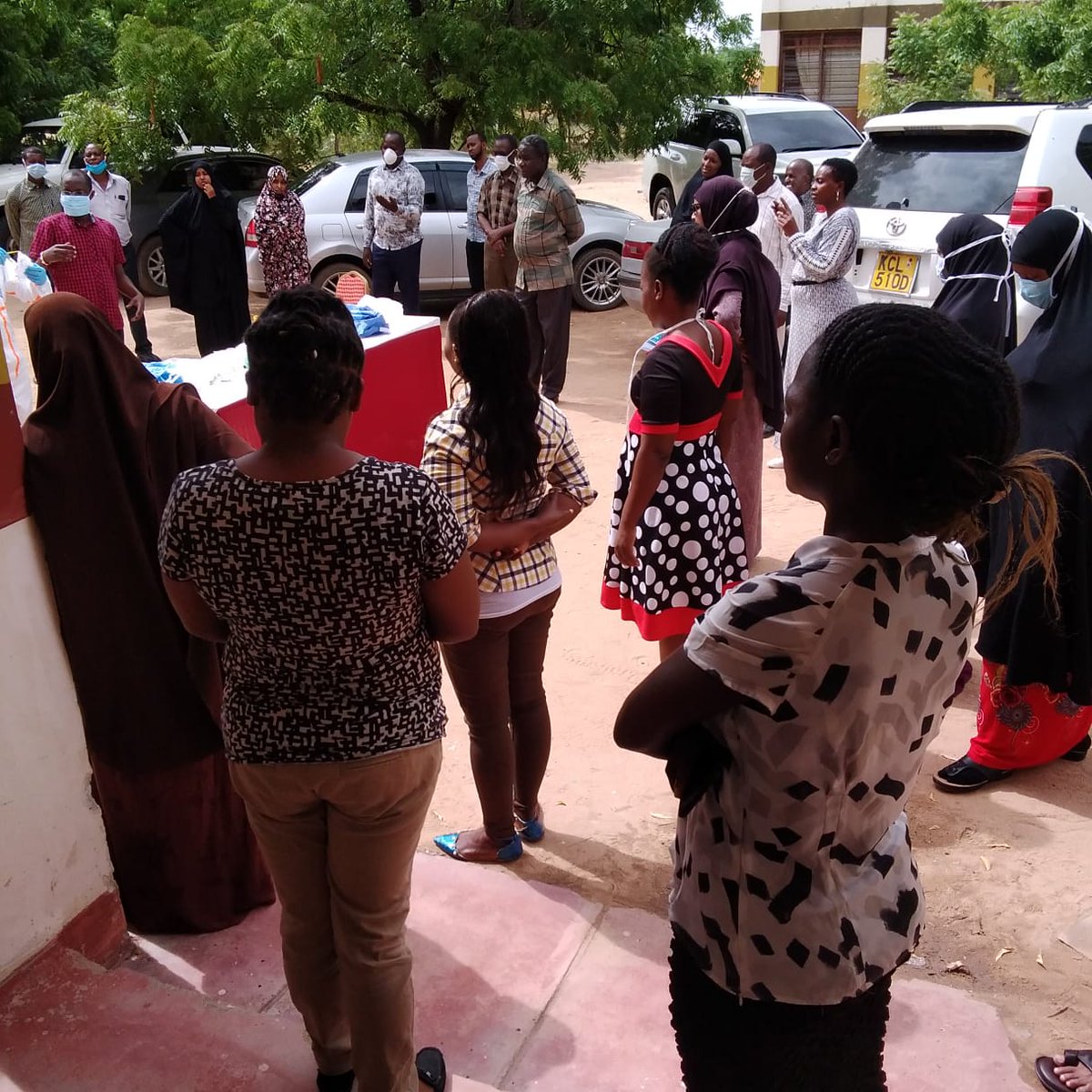 garissahealth's tweet photo. Practical sessions on donning and doffing of PPEs for trainees drawn from the sub-counties. Our healthcare workers have received comprehensive training and demonstrated competency in performing infection control practices and procedures
#KomeshaCorona https://t.co/pMuitZqO91
