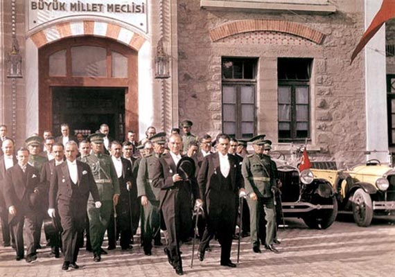 “Tuttum orucu İramazanda,

galdı iki gözüm gazanda,

 Mollam da döğir

yazı yazanda…”

#Türkü
#TürkülerYanmaz
#Sabir
#VezirParmağı
#HüseyinTuran
#AhmetKaya
#CemKaraca
#vaka65111 #COVID2019 #Covid_19 #merakediyormusun
#COVID
#SokagaCikmaYasagi
#koronabittigizaman
#sokagacikma