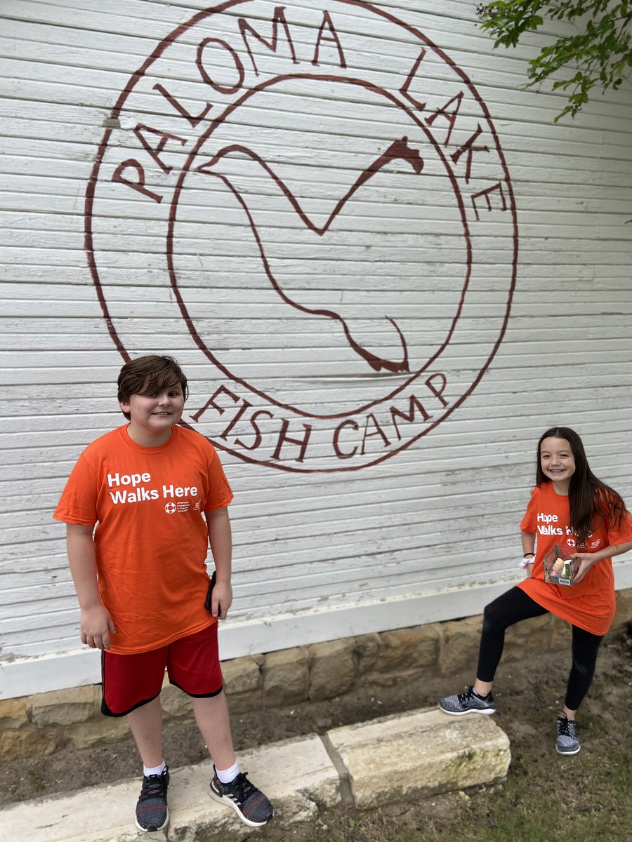 JWalshMSStuCo's tweet photo. It’s our Co-Sponsor Mr. Bauer on his walk! Plus our President Rachel Dieterich & her sisters. Mrs. Tuggle’s family is getting into the spirit, & Mrs. Sanders kids, who are also Student Council members! Hope walks here, y’all! #hopewalksinRoundRock #rrisdis1family #WalshStrong https://t.co/PXmSIlnjwC