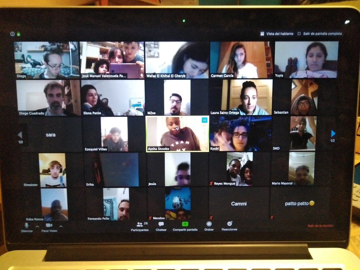Educandonoss's tweet photo. 26 jóvenes de @Educandonoss en la primera videovelada nocturna!!!
El confinamiento trae también mucha creatividad! !! https://t.co/xAoM9gYUj8