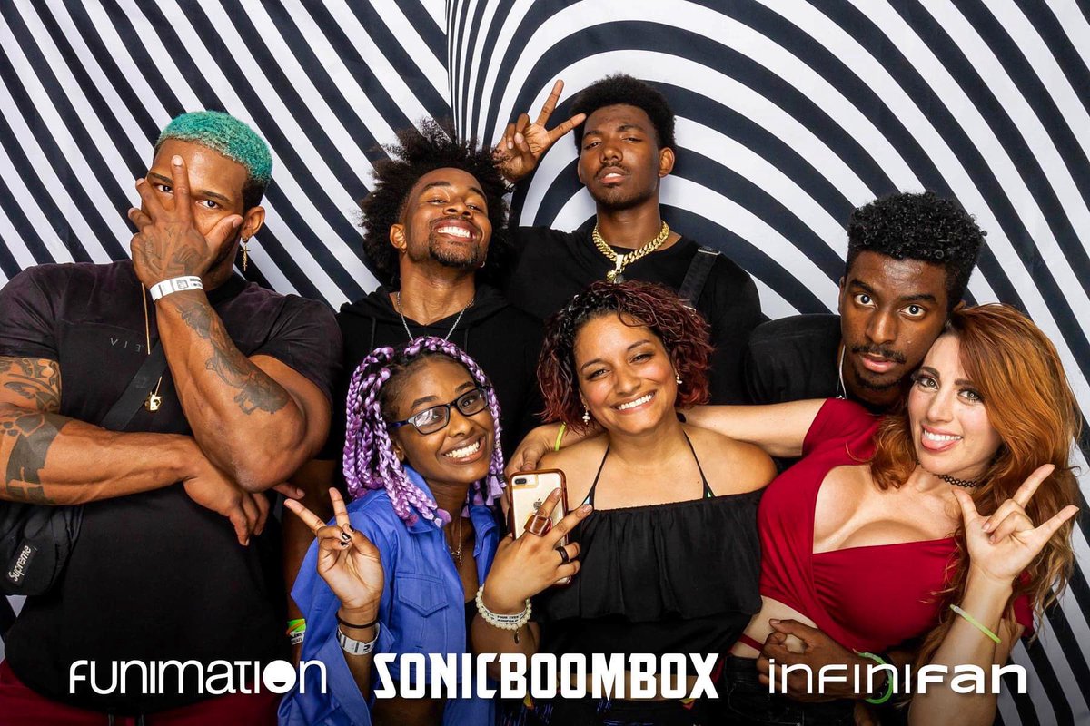 SONICBOOMB0X's tweet photo. Happy #NationalKingVaderDay aka happy bday @kingvader 🎉 Throwback from last years #AX party with all these awesome people! #wolfgraphic https://t.co/peBJmllEfN