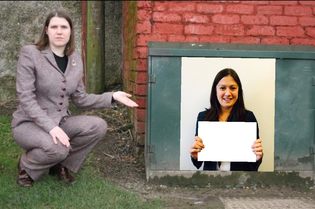 Jo Swinson Pointing at Things tweet media