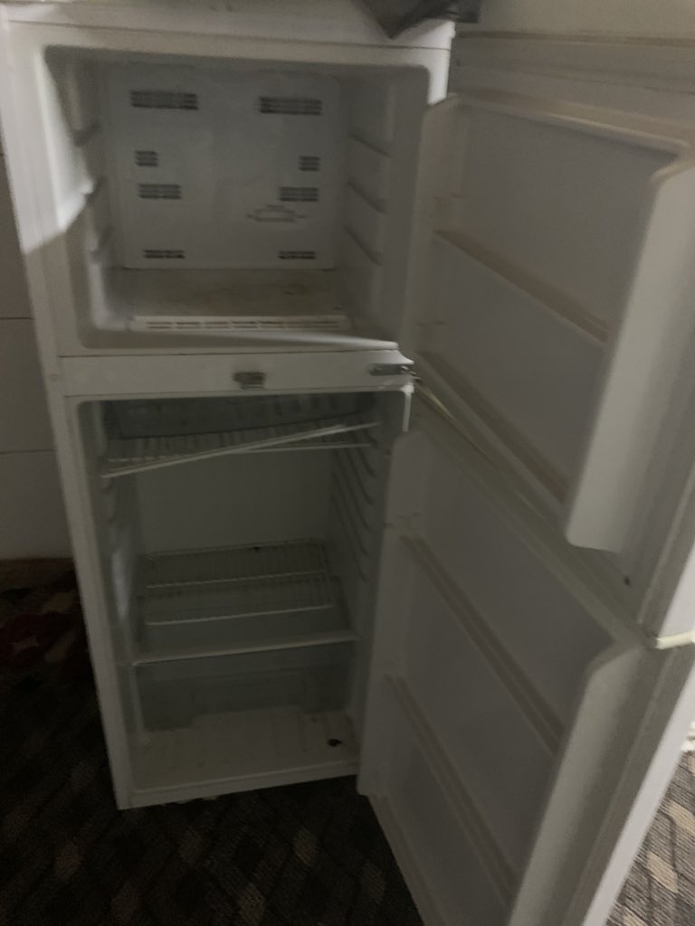 google_222's tweet image. Here my fridge there is nothing food thanks #TwitterFoodBank